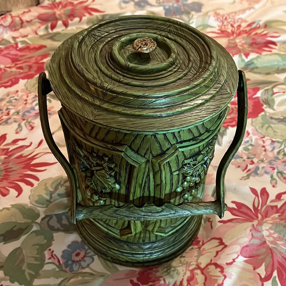 Vtg MCM Ice Bucket Avocado Green Textured Grape Bunches Wine Motif Insulated EUC